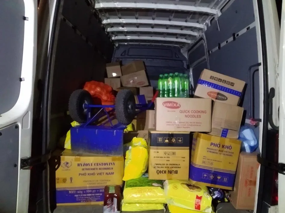 Policie zadržela auto s půl tunou rozmražených potravin.