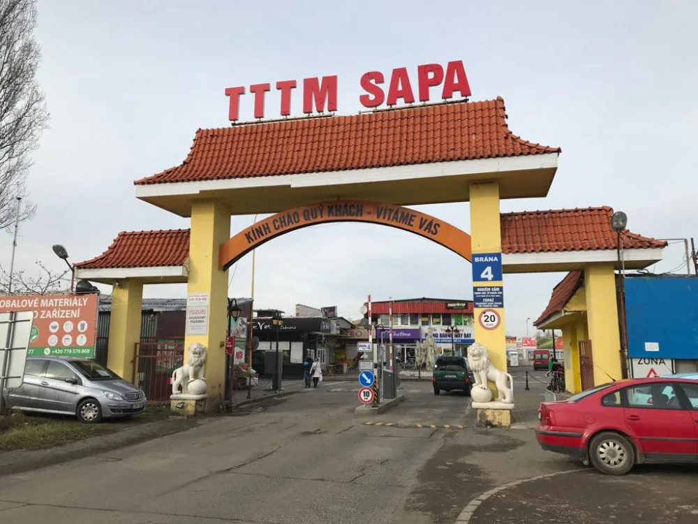 FOTO: Obchodní centrum Sapa. Jak se z masokombinátu stalo město ve městě