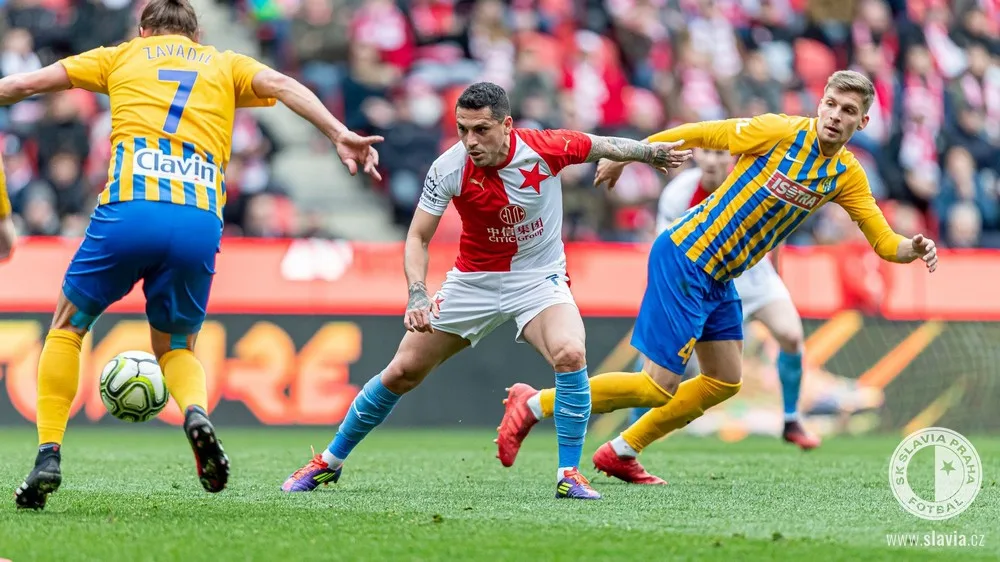 Slavia doma porazila Opavu 2:0.