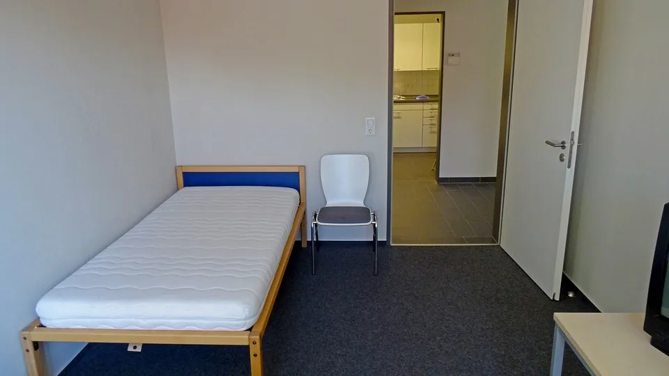 room-567735_960_720