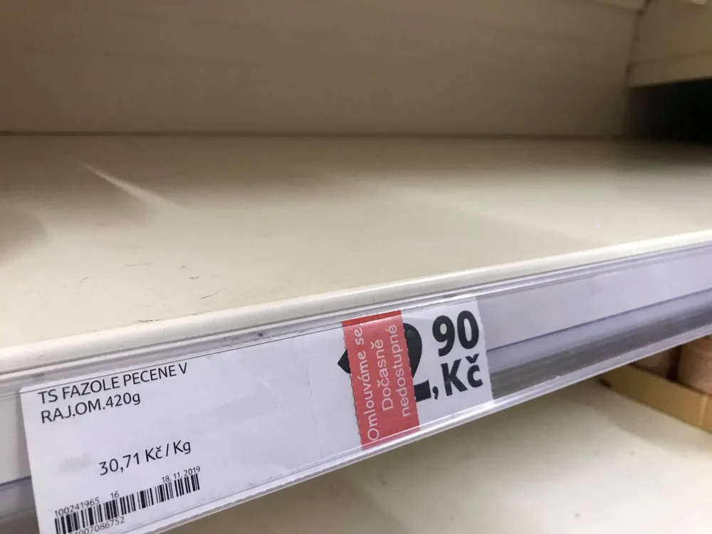 FOTO: Lidé vykupují trvanlivé potraviny. Praha možná omezí množství potravin na člověka