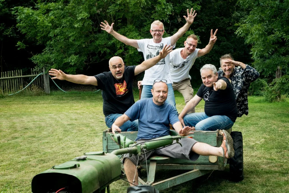 Čtyřicet podniků a tři sta padesát umělců. Žižkovská noc nabídne Mňágu i Jáchyma Topola