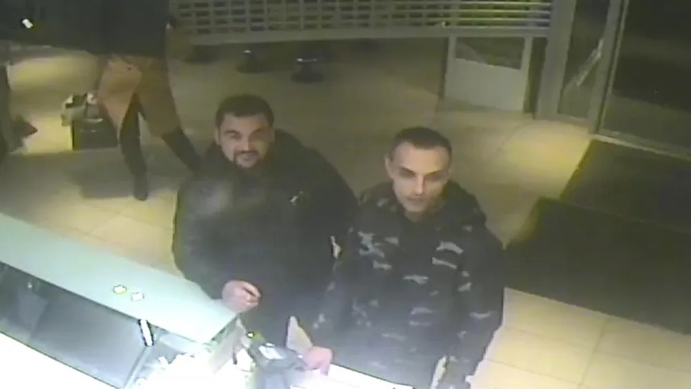 VIDEO: Útočník nastříkal muži v centru Prahy do očí pepřový sprej a pak ho okradl