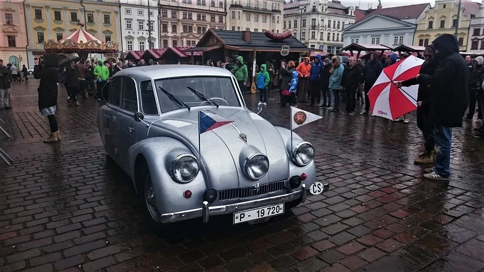 Na první expedici vyjížděli oba cestovatelé stylově v legendární Tatře Hanzelky a Zikmunda,