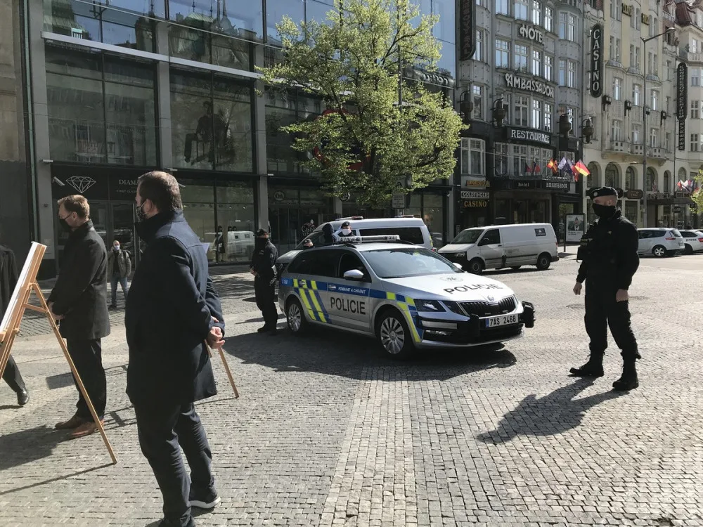 VIDEO: Slavnostní zahájení rekonstrukce Václaváku dnes dopoledne rozháněli policisté