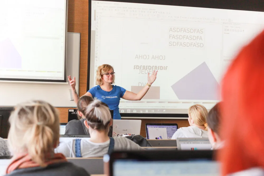 Czechitas v karanténě pracují na online vzdělávání a spustili nové kurzy