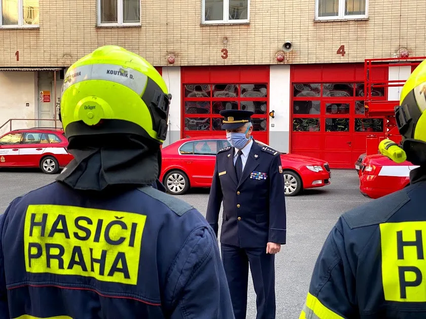 Šéf hasičů se loučil před nastoupenou jednotkou. Od května se přesouvá na generální ředitelství.