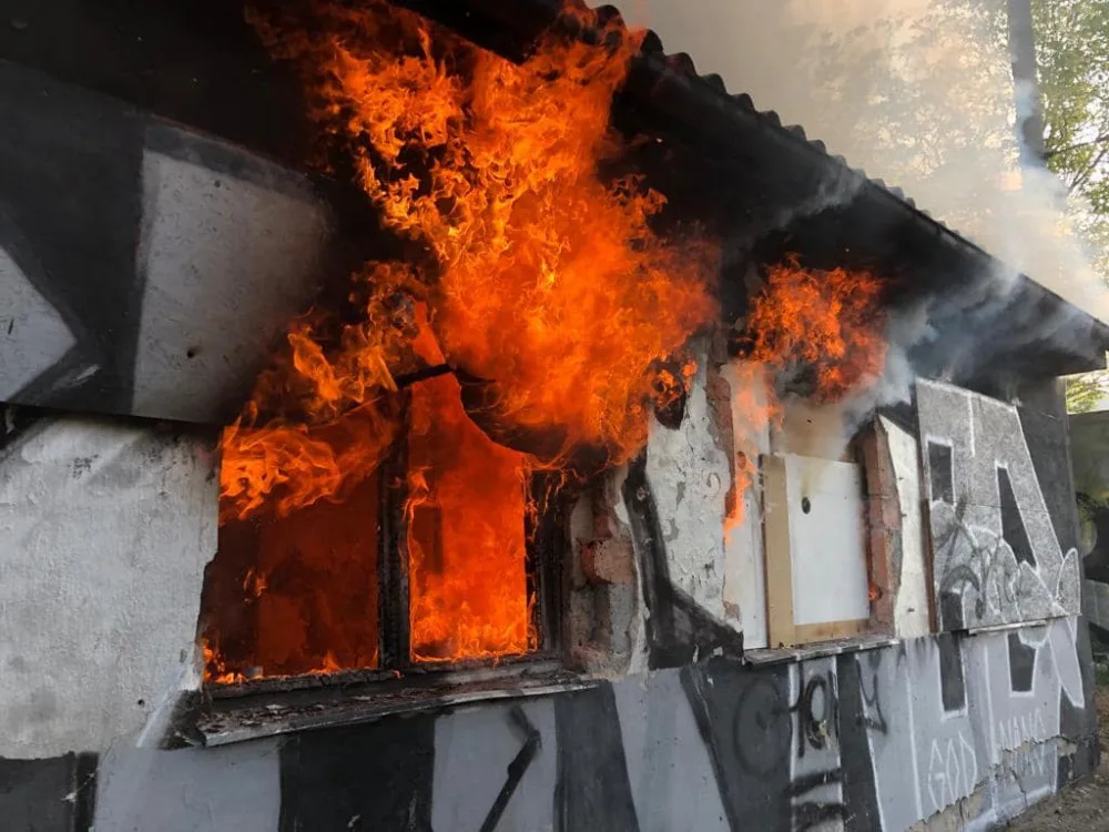FOTO: Jednotky hasičů dnes ráno zasahovaly na nádraží Vyšehrad