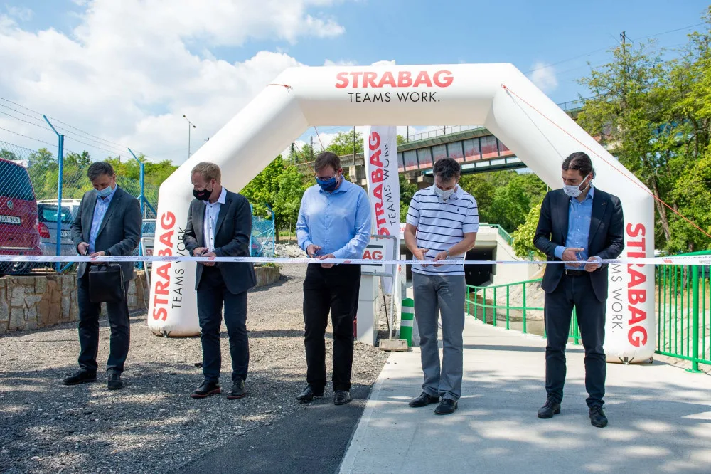 FOTO, VIDEO: Dnes byla slavnostně otevřena nová cyklostezka pod Čuprovou ulicí v Libni