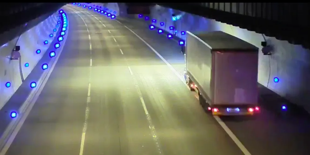 ŘSD zveřejnilo záběry z tragické nehody v Cholupickém tunelu.