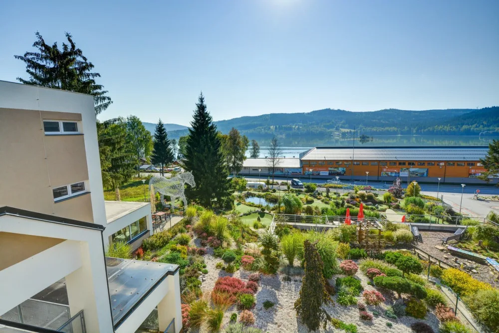Hotel a restaurace Star Lipno. Nechte se hýčkat, odpočiňte si a uspokojte vaše chuťové pohárky