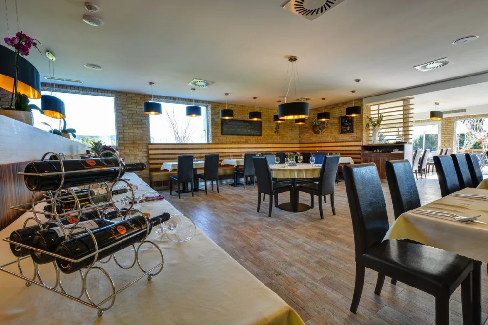 Hotel a restaurace Star Lipno. Nechte se hýčkat, odpočiňte si a uspokojte vaše chuťové pohárky