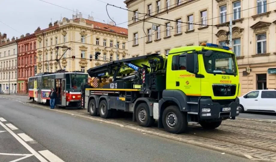 VIDEO: Podívejte se na přetah tramvají ze Smíchova k Barrandovu