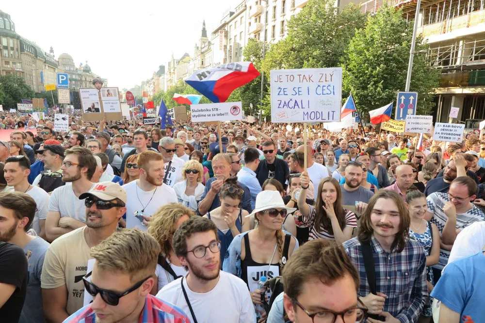 Před rokem probíhala na Václaváku obrovská demonstrace. Přišlo 120 tisíc lidí
