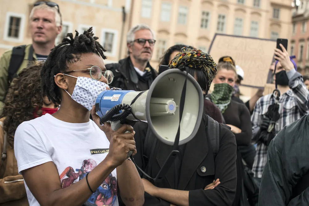 V Praze protestovaly stovky lidí proti policejnímu násilí.