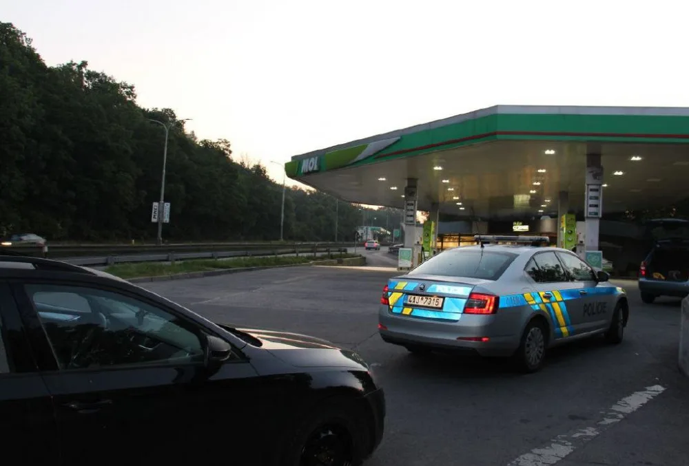 FOTO, VIDEO: Zfetovaný řidič kličkoval pražskými ulicemi. Vezl přes sedmnáct gramů kokainu