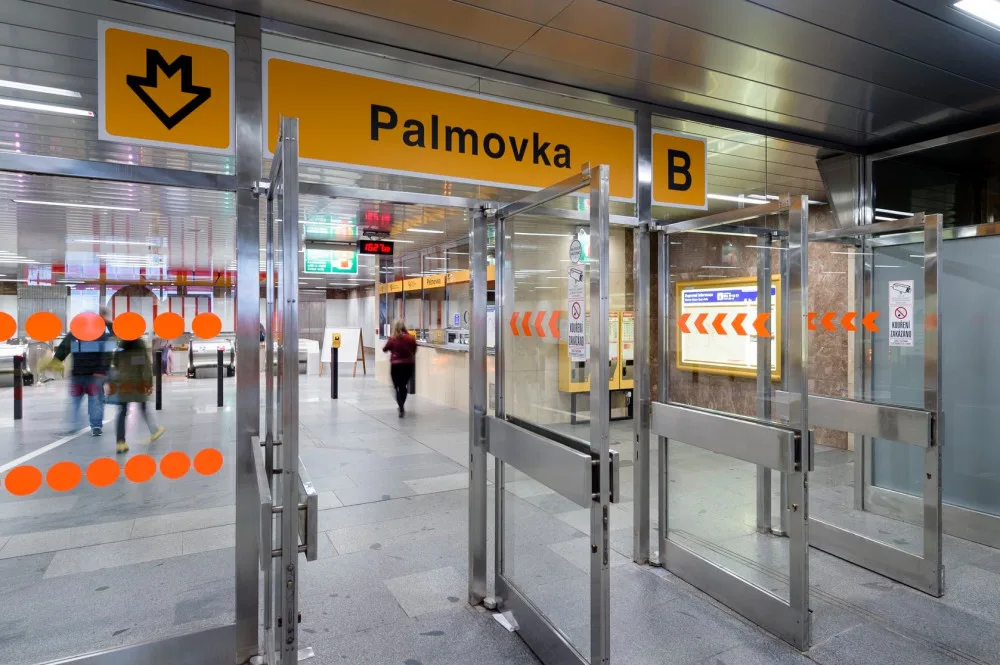Pražské metro hlásí další stanice pokryté signálem. Podívejte se, kterých se to týká