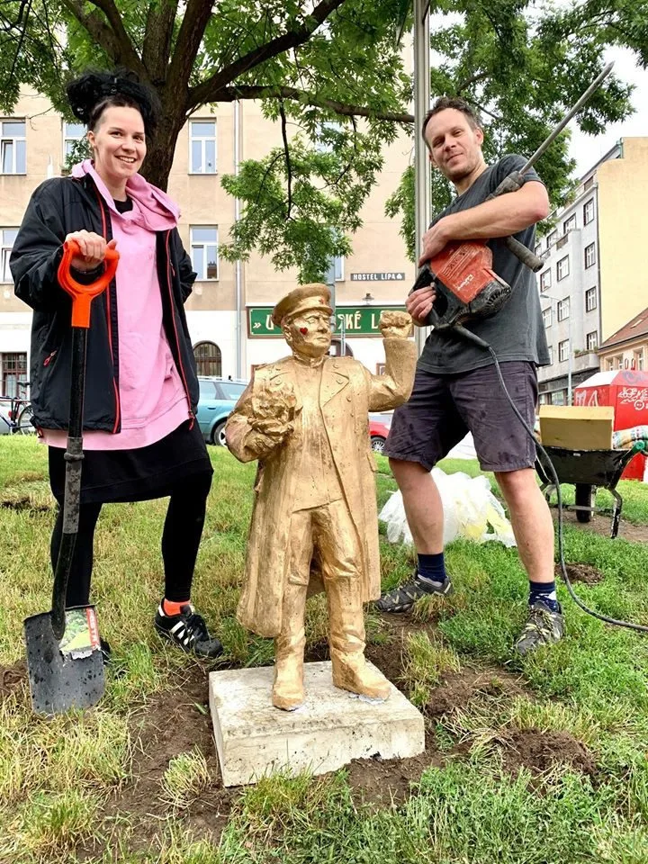 Žižkov zdobí několik Koněvů v podživotní velikosti.