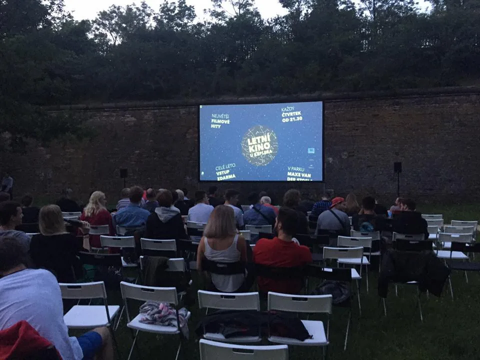 První červencový čtvrtek začne letní kino u Keplera. Diváci uvidí třicet filmů