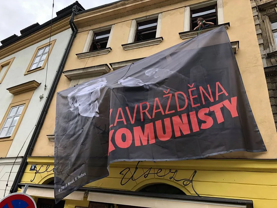 Jedna z plachet projektu Dekomunizace.