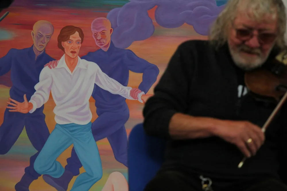 Kurátor Martin Dostál: Těší mě, že jsem mohl udělat výstavu Tomáše Císařovského ve slavné Zámecké jízdárně Alšovy jihočeské galerie