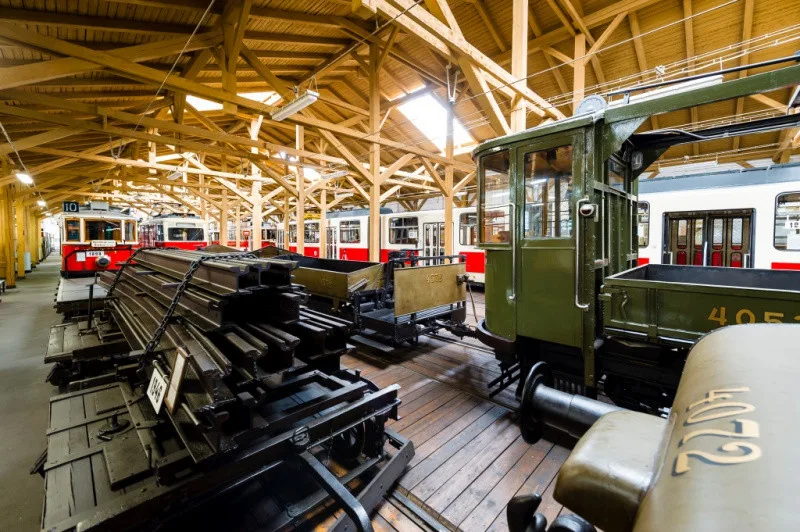 FOTO: Muzeum MHD nabízí jedinečný hudební zážitek. Poslechněte si vážnou hudbu mezi vozidly