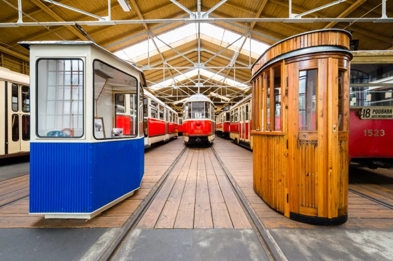 FOTO: Muzeum MHD nabízí jedinečný hudební zážitek. Poslechněte si vážnou hudbu mezi vozidly