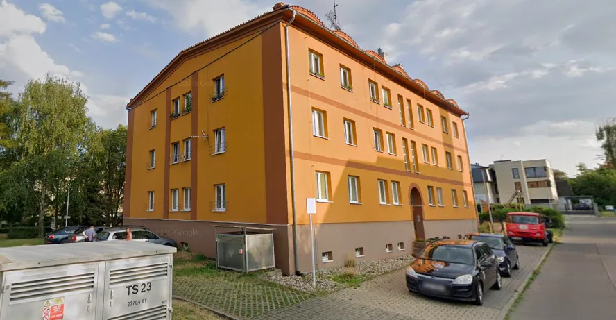 První panelák v Praze měl před 65 lety lidský rozměr a komfort.
