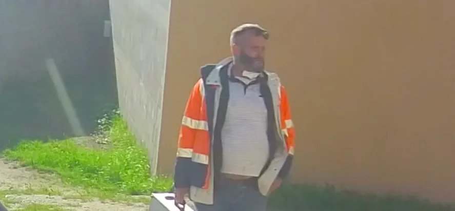 Natáčím dokument o záchranné službě, hájil se muž, který vykradl dvě sanitky. Hledá ho policie.