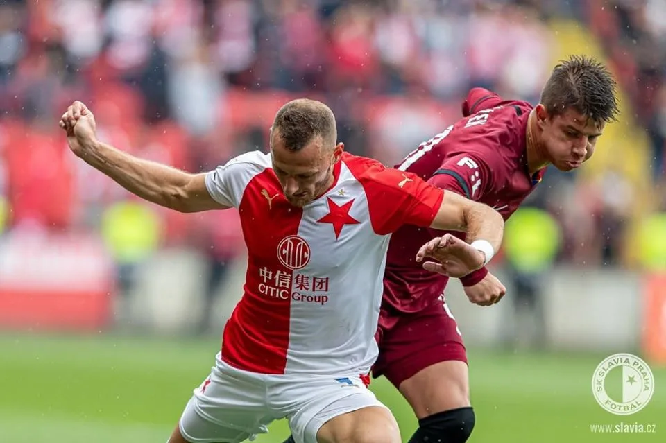 Derby pražských "S" vítěze nenašlo. Bezbranková remíza zakončila vítěznou sezonu Slavie