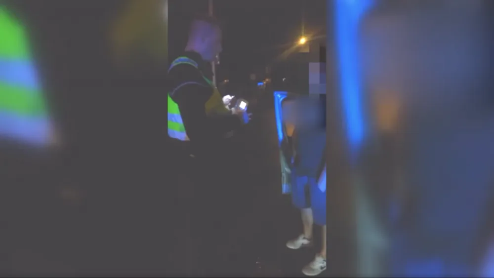 VIDEO: Strážníci zastavili opilého řidiče. Prý vypil čtyři piva, měl přes dvě promile
