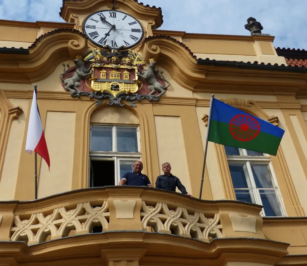 Romská_vlajka