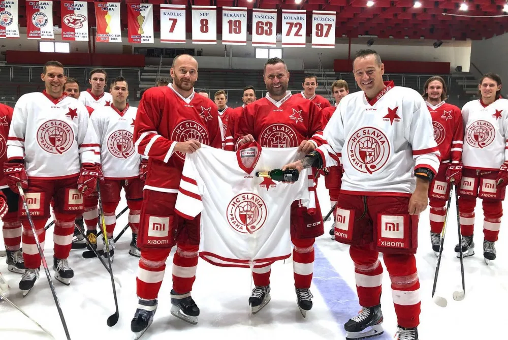 FOTO: Hokejová Slavia představuje nové logo i dresy. Nový spolumajitel sní o postupu