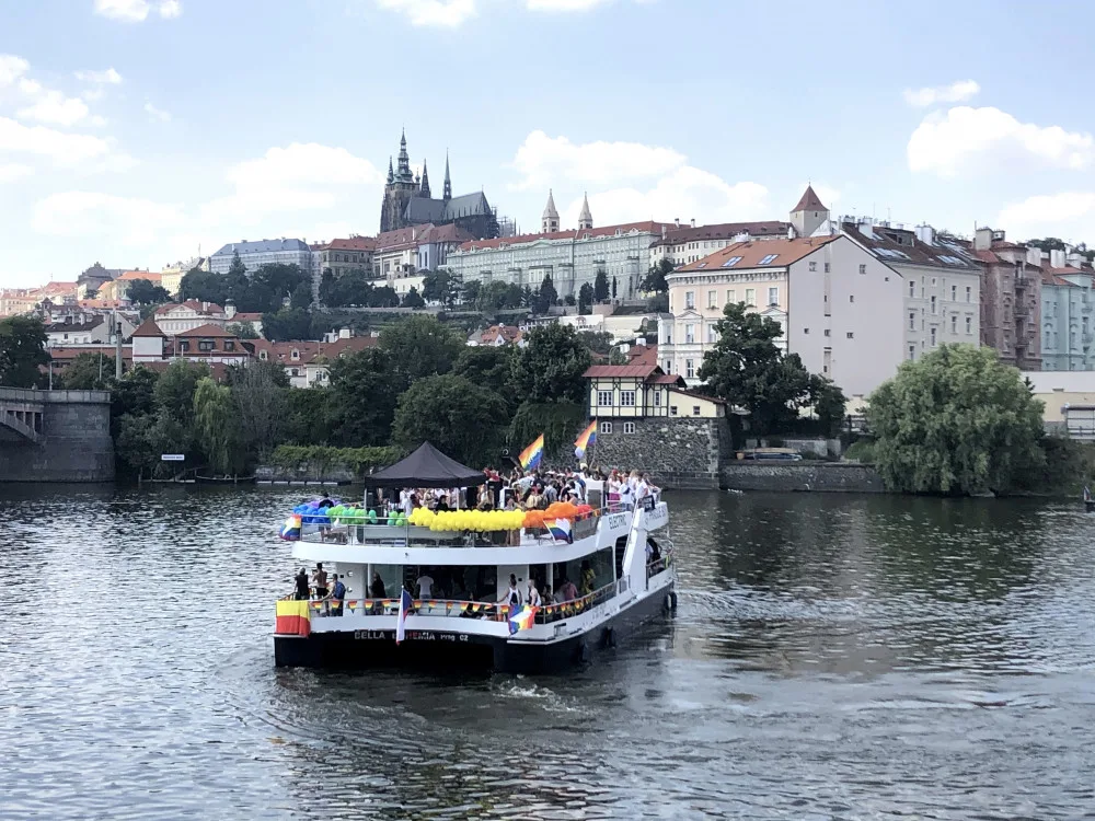 Duhová loď a Pražský hrad