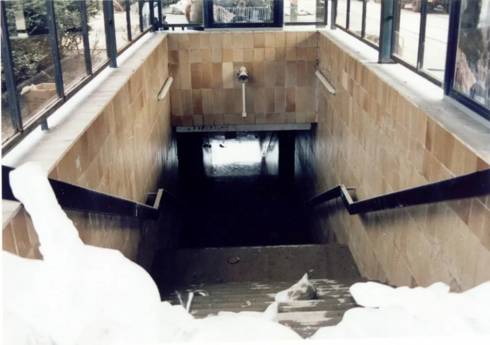 Chaos, miliardové škody i utopené soupravy. Takhle před osmnácti lety vypadalo pražské metro.