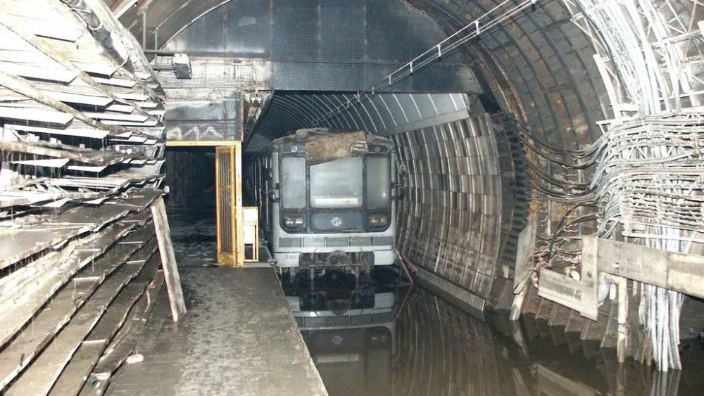 Chaos, miliardové škody i utopené soupravy. Takhle před osmnácti lety vypadalo pražské metro.