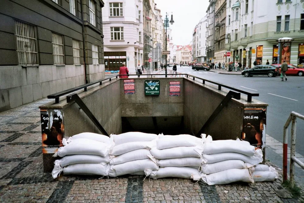 Chaos, miliardové škody i utopené soupravy. Takhle před osmnácti lety vypadalo pražské metro.