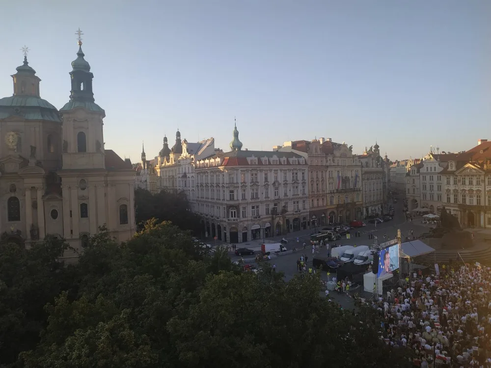 FOTO, VIDEO: Podívejte se na záběry ze setkání na podporu demonstrantů v Bělorusku