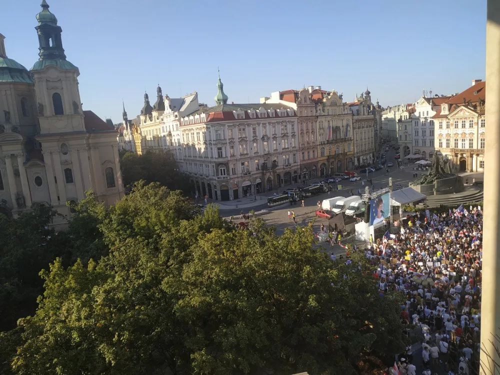 FOTO, VIDEO: Podívejte se na záběry ze setkání na podporu demonstrantů v Bělorusku