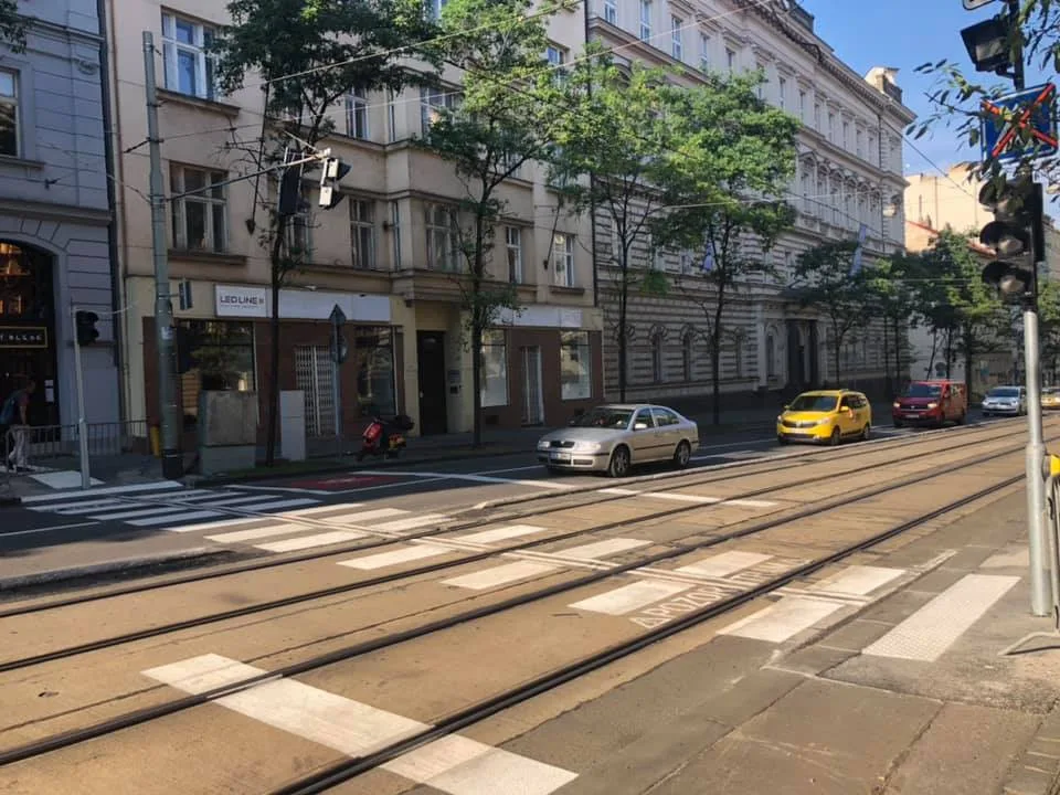 Nový přechod a semafor. Konec tragických nehod v Ječné?