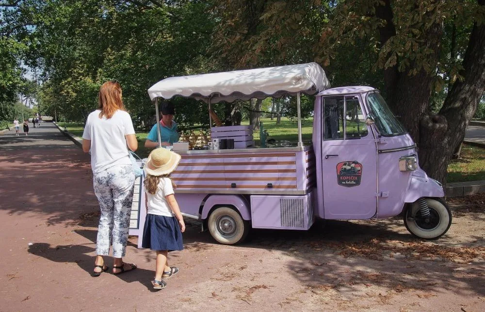 Vzdušní akrobaté zahájili festival nového cirkusu na Letné.