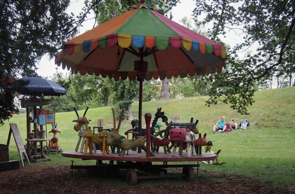 Vzdušní akrobaté zahájili festival nového cirkusu na Letné.