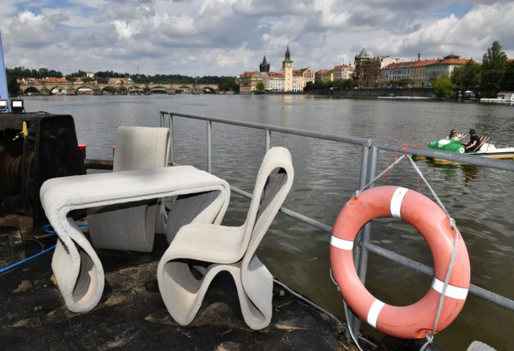 FOTO: První dům vytisknutý na 3D tiskárně zakotvil u Střeleckého ostrova. Podívejte se, jak vypadá