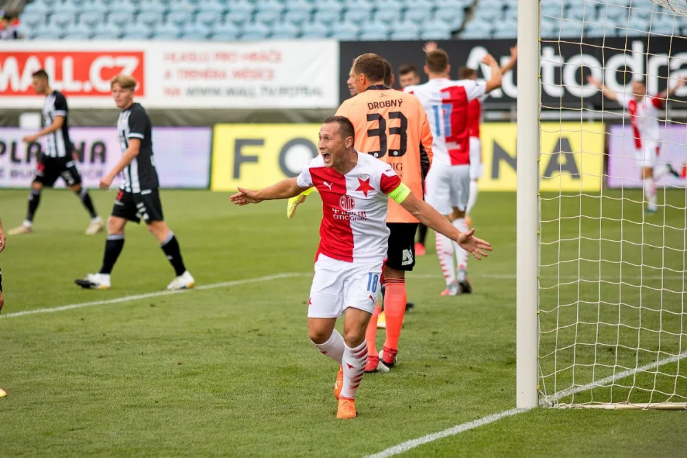 Slavia na jihu Čech dominovala a vykročila za obhajobou. Dynamu nadělila šest branek