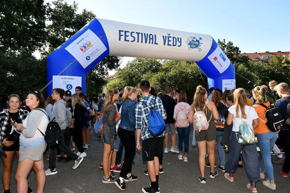 Oblíbený Festival vědy se letos uskuteční on-line. Je zdarma a bez registrace