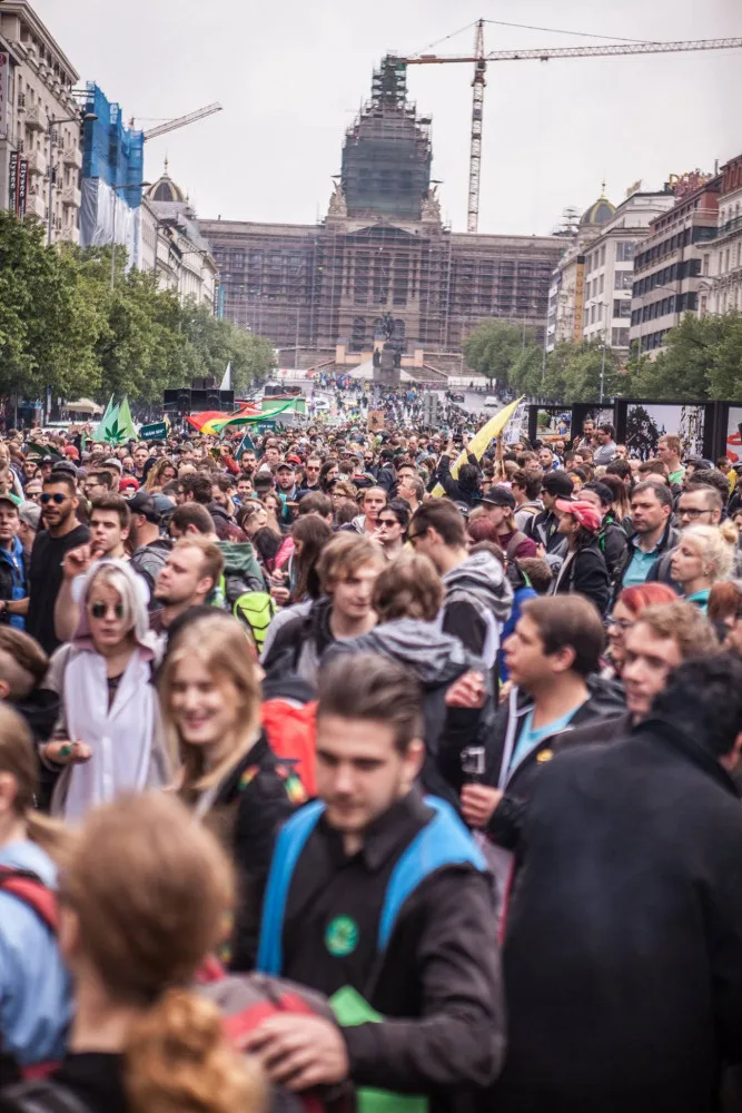 FOTO: Prahou projdou milovníci konopí. Million Marihuana March volá po jeho legalizaci