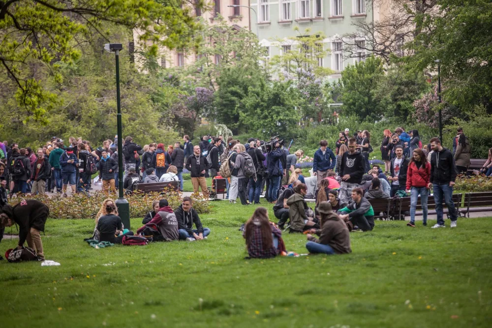 FOTO: Prahou projdou milovníci konopí. Million Marihuana March volá po jeho legalizaci