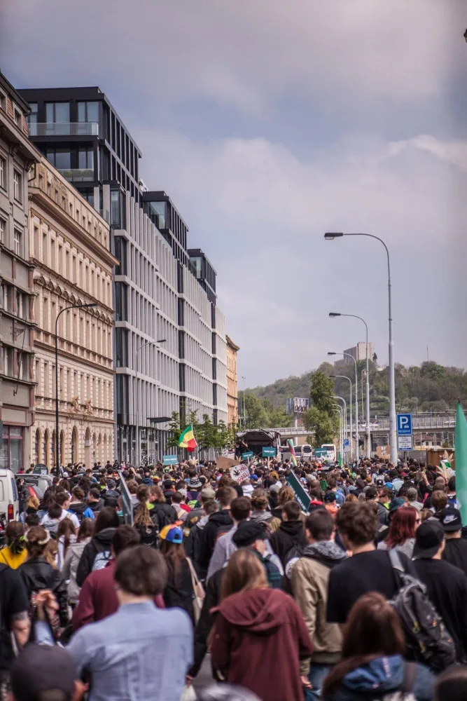 FOTO: Prahou projdou milovníci konopí. Million Marihuana March volá po jeho legalizaci