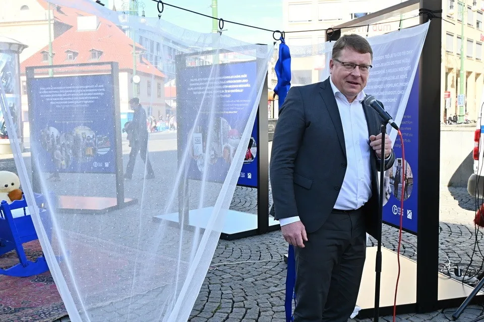 FOTO: Na náměstí republiky otevřeli výstavu týkající se krátkodobého ubytování v centru Prahy