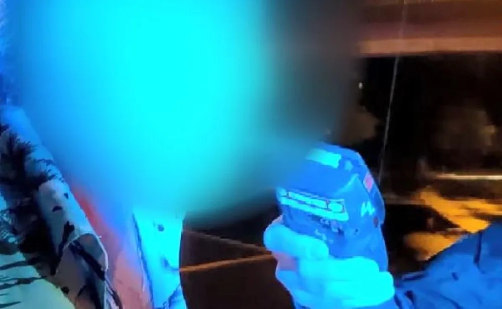 VIDEO: Dám vám deset tisíc, když mě odvezete domů. Opilý řidič skončil na policii